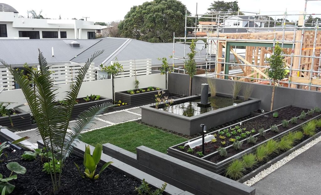 how to weed your garden​